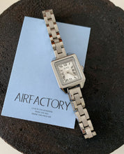 Load image into Gallery viewer, Small Design Light Luxury High-grade Retro Roman Quartz Watch