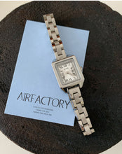 Load image into Gallery viewer, Small Design Light Luxury High-grade Retro Roman Quartz Watch