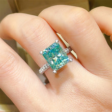 Load image into Gallery viewer, Para Green Ledean 5 Karat Moissanite Ring