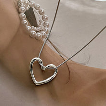 Load image into Gallery viewer, Hollowed Heart Shape Necklace Female Pendant Clavicle Chain