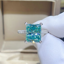 Load image into Gallery viewer, Para Green Ledean 5 Karat Moissanite Ring