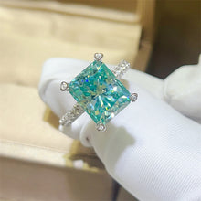 Load image into Gallery viewer, Para Green Ledean 5 Karat Moissanite Ring